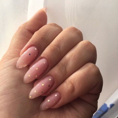 10 Nail Polish Trends You Have To Try This Summer – Society19 Kylie Jenner Nails, Nagellack Trends, Gold Nail, Nail Polish Trends, Dots Nails, Pink Nail Designs, Minimalist Nails, Fire Nails, Pretty Acrylic Nails