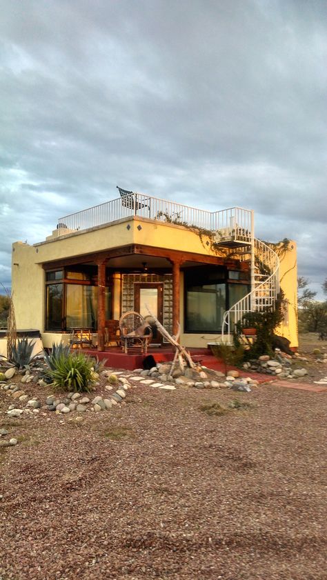 Desert Small House, Tiny Desert House, Desert Cabin Ideas, Desert Tiny Home, Small Desert Home, Desert Tiny House, Desert House Design, Small Casita, Desert Casita