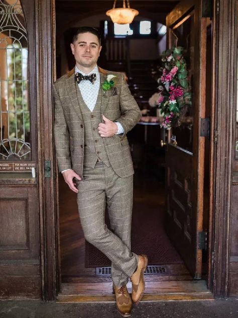 Gatsby Wedding Mens Attire, Great Gatsby Wedding Groom, Gatsby Groom, Art Deco Groom Attire, British Suits Men, Great Gatsby Prom, Gatsby Outfit, Great Gatsby Themed Wedding, 1920s Wedding Theme