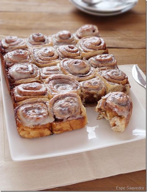 rollos canela espe saavedra Cinnamon Roll Desserts, Cooking Lover, Biscuit Rolls, Bread Machine Recipes, Low Carb Meals Easy, Bread And Pastries, Yummy Appetizers, Easy Cake, Cinnamon Rolls