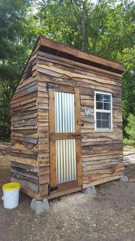 Pallet Backyard, Decorating Backyard, Coop Layout, Easy Diy Chicken Coop, Chicken Coop Plans Free, Coop Decor, Build A Chicken Coop, Cheap Chicken Coops, Chicken Coop Pallets