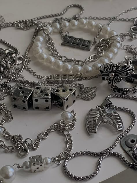 Rockstar Jewelry Aesthetic, Chunky Silver Jewellery, Dope Jewelry, Jewelry Lookbook, Fancy Jewelry, Chrome Hearts, Dream Jewelry, Jewelry Inspo, Pretty Jewellery