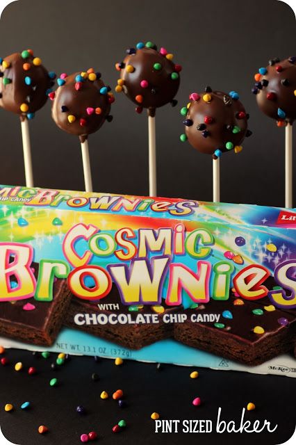 Who doesn't love Little Debbie Cosmic Brownies? Now you can take those brownies and turn them into Cosmic Brownie Pops! The kids will love this treat! Cosmic Brownie Cake Pops, Cosmic Brownie Truffles, Brownie Cake Balls, Cake Pop Birthday Ideas, Cosmic Brownie Cheesecake, Cake Pop Flavor Ideas, Filled Cake Pops, Cosmic Brownie Cake, Cute Cake Pops Ideas