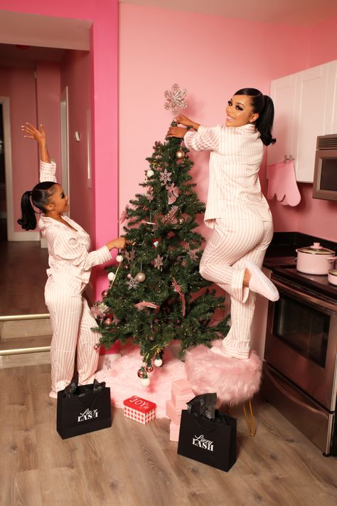 Pink house, christmas shoot black girmsnlash shoot Christmas Photoshoot Business, Lash Shoot Ideas, Baddie Christmas Photoshoot, Lash Artist Photoshoot Ideas, Lash Business Photoshoot Ideas, Bestie Shoot, Christmas Salon, Lash Content, Christmas Photoshoot Ideas