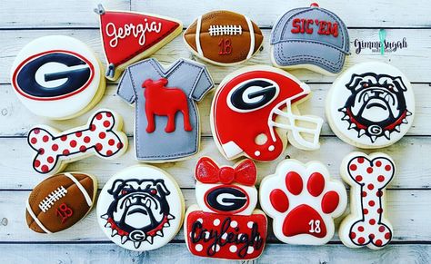 67 Likes, 4 Comments - Misty Collins (@gimmesugah) on Instagram: “For a Bulldog lovin Birthday Girl. #gimmesugah #slinginsugah #blessthesehands #cookies…” Uga Cookies, Georgia Bulldogs Party Ideas, College Graduation Cookies, Bulldog Cookies, Softball Cookies, Georgia Bulldogs Decor, Uga Baby, Football Bags, Georgia Bulldawgs