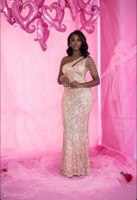 Lace Dress Classy, Dinner Gowns, Nigerian Lace Styles Dress, Gold Dresses, African Lace Styles, Best African Dresses, Lace Gown Styles, African Fashion Skirts, African Wear Dresses