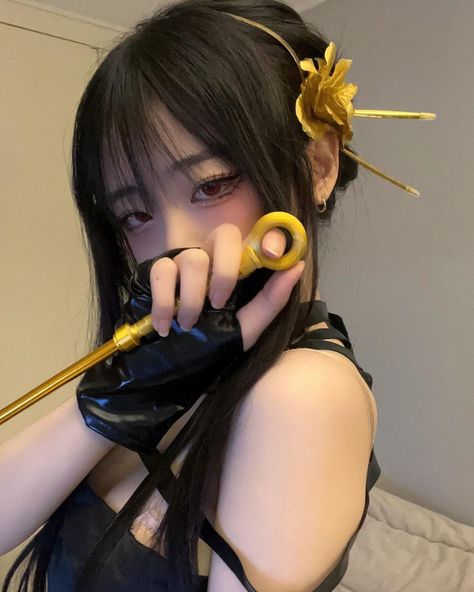 Asian Halloween Ideas, Family Cosplay, Goth Gf, Easy Online Jobs, Reference Photos For Artists, Asian Cosplay, Yor Forger, Kawaii Cosplay, Cosplay Makeup