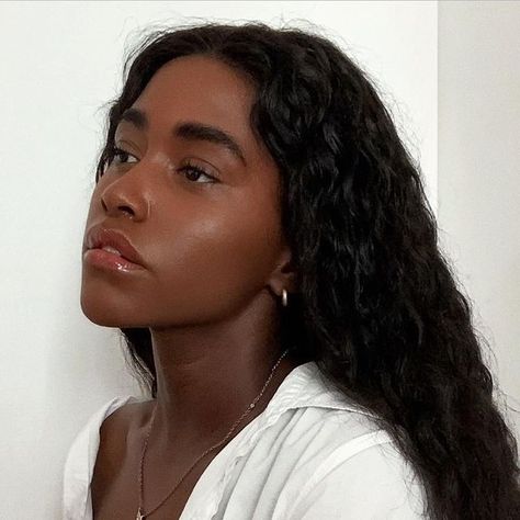 Kendra on Instagram: "🐚" Jawline Black Woman, Feminine Jawline, Soft Feminine Outfits, Feminine Outfits, Living Your Best Life, Black Femininity, Soft Feminine, Melanin Poppin, Start Living