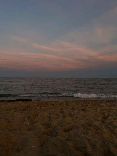 Beach In The Morning Aesthetic, Dusk Beach Aesthetic, Moody Summer Aesthetic, Gustave Kateb, Dark Beach Sunset, Beach Dark Aesthetic, Dark Summer Aesthetic, Dark Beach Aesthetic, Sunrise Beach Aesthetic