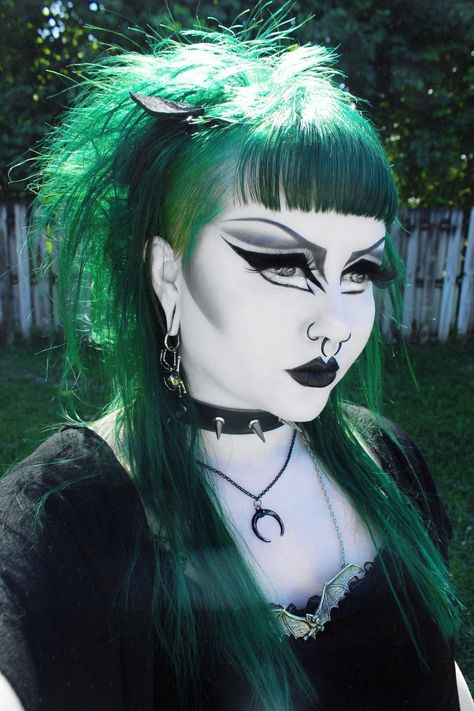 Goth girl
Goth fashion
Green goth hair
Goth make up Modern Goth Makeup, Green Goth, Green Goth Makeup, White Face Makeup, Colorful Goth, Black And Green Hair, Macabre Fashion, Goth Eye Makeup, Modern Goth