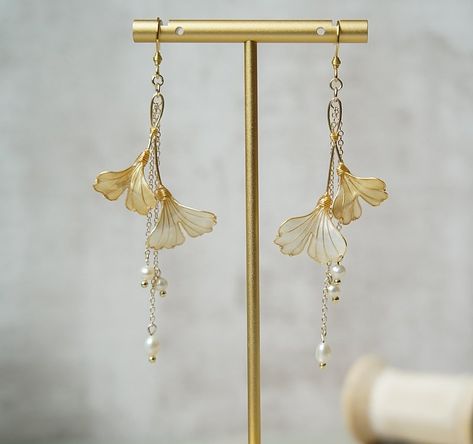 Ethereal Earrings, China Decorations, Ethereal Jewelry, Resin Jewelry Diy, Whimsical Jewelry, Jewelry Lookbook, Handmade Wire Jewelry, Funky Jewelry, Fancy Jewelry