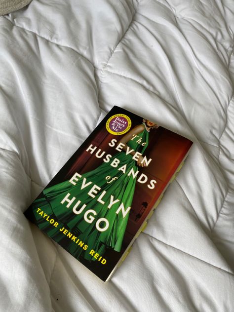 Taylor Jenkins Reid Books Aesthetic, Taylor Jenkins Reid Books, Hugo Book, Seven Husbands Of Evelyn Hugo, Taylor Jenkins Reid, Evelyn Hugo, Book Wallpaper, Book Nerd Problems, Book Recs