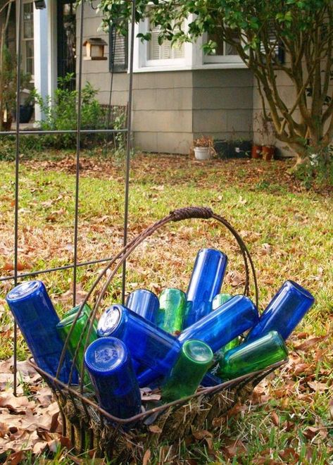 Wine Bottle Trees, Wine Bottle Garden, Antique Medicine Bottles, Bottle Trees, Bottle Collection, Bottle Tree, Blue Glass Bottles, Bottle Ideas, Garden Junk