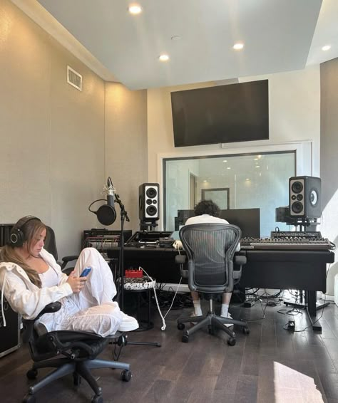 Music Artist Manager Aesthetic, Music Studio Couple, In The Studio Aesthetic, Music Career Aesthetic, Recording Studio Aesthetic, Music Industry Aesthetic, Studio Singing, Industry Aesthetic, Singer Life