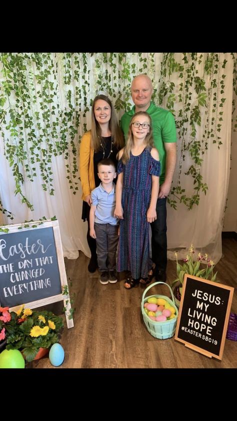 Easter photo “booth” ideas!! Simple Easter Backdrop Ideas, Easter Selfie Station, Easter Photo Op Church, Easter Sunday Photo Backdrop, Easter Diy Backdrops, Easter Photo Wall Church, Spring Photo Backdrop Church, Church Easter Photo Booth Ideas, Diy Easter Photo Backdrop