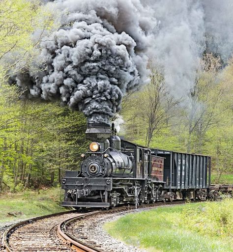 Steam Trains Photography, Locomotive Engine, Old Steam Train, Train Adventure, Scenic Train Rides, Steam Engine Trains, Scenic Railroads, Old Trains, Train Photography