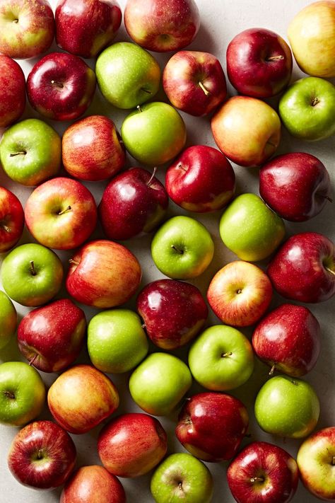 The Best Apples for Pie (and 3 of the Worst), According to Professional Bakers Best Apples For Pie, Apples For Pie, Best Apples For Apple Pie, Apples For Apple Pie, Apples For Applesauce, Shabbos Recipes, Desserts With Fruits, Jonathan Apples, Fruit Pie Recipe