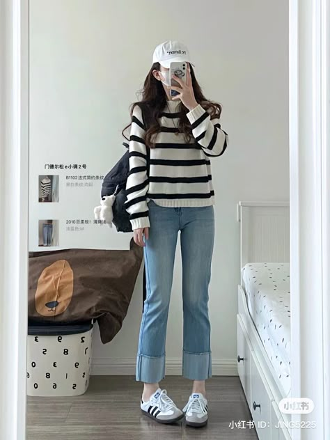 Ootd Casual Simple, University Fits, Socializing With Friends, Sweater Rajut, Outfit Korean Style, Celebrity Casual Outfits, Look Put Together, Outfit Korean, Fashion Sketches Dresses