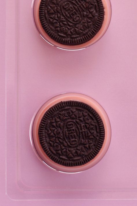 How To Make Perfect Chocolate Covered Oreos - Super Cute Sweets Oreo Box, Oreo Molds, Decorated Oreos, Cute Sweets, Alphabet Cake, Chocolate Dipped Oreos, Dipped Oreos, Dipped Cookies, Chocolate Covered Treats