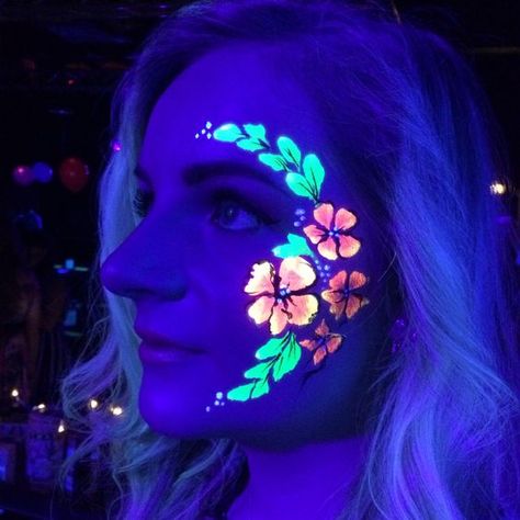 Neon Facepainting, Neon Body Painting, Glow Face Paint, Uv Face Paint, Neon Face Paint, Uv Makeup, Face Paint Ideas, Neon Tattoo, Tattoo Makeup