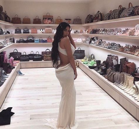 Kim Kardashian's handbag room is truly a sight to behold- CosmopolitanUK Kim And Kanye House, Kim Kardashian Closet, Kim Kardashian Nails, Kim Kardashian Wallpaper, Kardashians House, Kim Kardashian Home, Kim Kardashian Wedding, Kardashian Wedding, Estilo Kim Kardashian