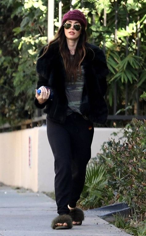 Fuzzy Slides Outfit, Megan Fox Photos, Fuzzy Slides, Slides Outfit, Megan Fox, Famous Faces, Big Picture, Celebrity Photos, Comfy Outfits