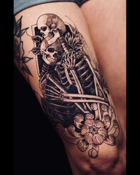 The lovers 🖤 #tattoo #girlswithink #inkedmom | Instagram Beautiful Skeleton Tattoo, Hugging Skeleton Tattoo, Lover Skull Tattoo, Two Skeletons Tattoo, Two Skeletons In Love Tattoo, Lovers Of Valdaro Tattoo, Eternally Yours Tattoo, Holster Tattoo, Skeleton Flower Tattoo