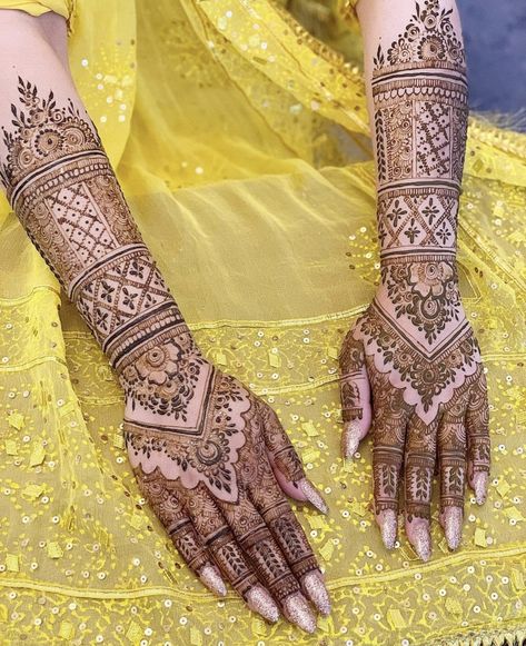 Bride Henna, Wedding Henna Designs Brides Indian Bridal, Bridal Mendhi, Finger Mehndi Designs Arabic, Wedding Henna Designs, Palm Mehndi Design, Mehndi Designs Bridal Hands, Full Mehndi Designs, Wedding Henna