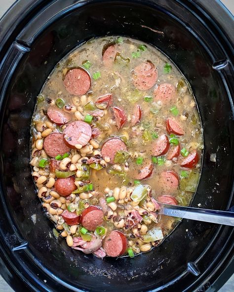 Slow cooker Hoppin' John is a hearty & flavorful recipe that uses simple, affordable ingredients. Black-eyed peas, ham hocks, and smoked sausage cook together in this New Year’s meal. The best part...no need to presoak the peas first! Instructions to make this in the Instant Pot are also included. Cajun 15 Bean Soup Crock Pot, Slow Cooker Bean Soup, Slow Cooker Turkey Soup, Soup Meals, Bean Soups, Cajun Christmas, Leftover Turkey Soup, Turkey Noodle Soup, Cooks Kitchen