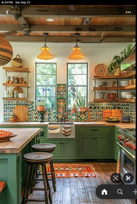 Bright Kitchen Tiles, Interior Design Bright Colors, Colorful Kitchen Tiles, Summer Interior Decor, Bright Colorful Kitchen, Bright Kitchen Cabinets, Small Spanish Kitchen, Small Colorful Kitchen, Maximalist Kitchen Decor