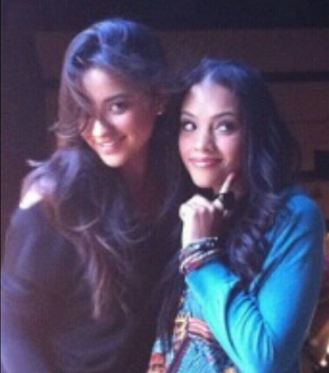 Shay Mitchell Bianca Lawson Bianca Lawson And Shay Mitchell, Shay Mitchell Rares, Shay Mitchell Aesthetic, Bianca Lawson, Jason Dilaurentis, Spencer And Toby, 2000s Tv Shows, Pll Cast, Casting Pics