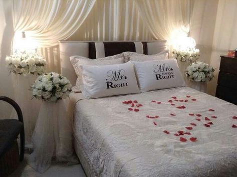 Masehri Design, Wedding Bedroom Decoration Romantic, Bride Bedroom Decoration, Bilik Pengantin, Honeymoon Room, Valentine Bedroom Decor, Honeymoon Rooms, Bridal Room Decor, Wedding Night Room Decorations