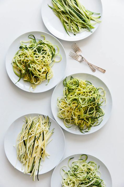 How to Make and Cook Zucchini Noodles - Everything You Need to Know! Cook Zucchini Noodles, Cooking Zoodles, Cook Zucchini, Zucchini Noodle Recipes, How To Cook Zucchini, Zoodle Recipes, Spiralizer Recipes, Zucchini Pasta, Lean And Green