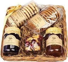 Jam Gift Basket, Honey Gift Basket, Charcuterie Gift Box, Jam Gift, Biscuit Home, Homemade Gift Baskets, Best Gift Baskets, Honey Packaging, Coffee Box