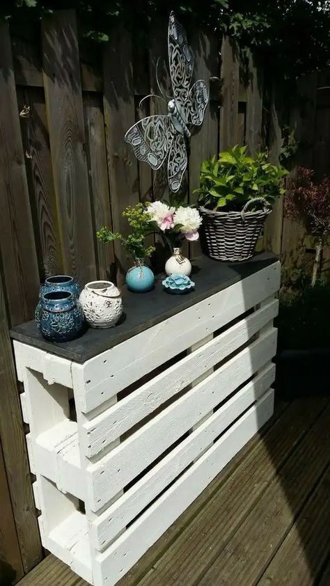 100+ Wood Pallet Furniture Ideas - HubPages Mason Jar Projects, Diy Projects For Beginners, בר מצווה, Pallet Furniture Outdoor, Pallet Ideas, Diy Pallet, Diy Pallet Furniture, Diy Outdoor Furniture, Pallet Projects