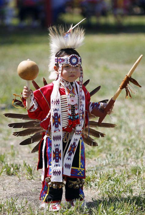 Native American Indian Art, American Indian Clothing, Art Symbols, Native Child, Native American Dance, Native American Children, Native American Regalia, Native American Images, Native American Clothing