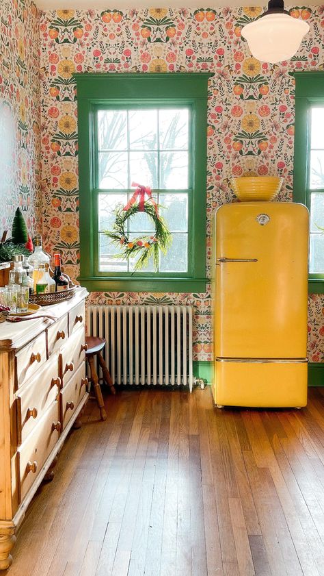 Amy Whyte (@amycwhyte) • Instagram photos and videos Friday Wallpaper, Wallpaper Cottagecore, Vintage Fridge, Cottage Kitchens, Galley Kitchen, Tiny Kitchen, Mini Fridge, Cottage Kitchen, Instagram Summer