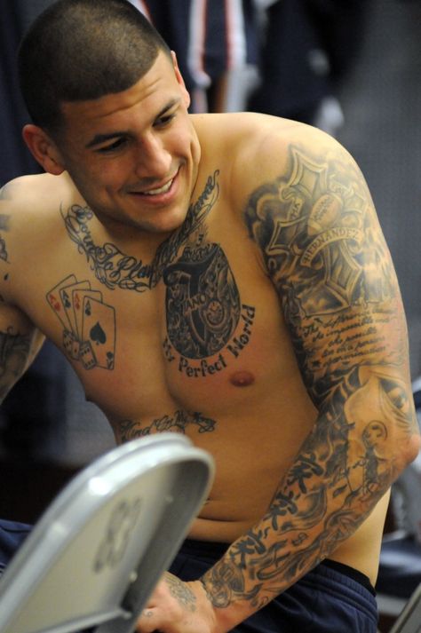 Aaron Hernandez is seen in the Patriots locker room in this file photo. Hernandez Tattoo, Aron Hernandez, Aaron Hernandez, Patriots Football, Perfect Smile, Training Camp, Nfl Players, Shirtless Men, Athletic Men