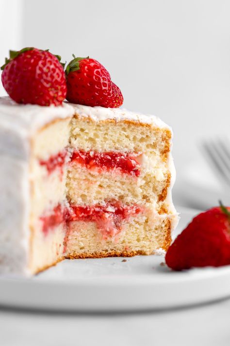 This easy, fruity strawberry cake filling takes less than 20 minutes to make. Use it to fill a multi-layer vanilla, chocolate or strawberry cake topped with strawberry or vanilla frosting. Leftover Strawberries, Strawberry Cake Filling, Oreo Filling, Macaron Filling, Famous Desserts, Cake Filling Recipes, Cake Filling, Strawberry Filling, Cake Fillings