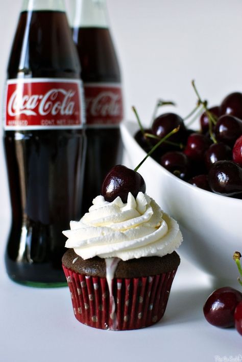 Cherry_coke_cupcake19 Coke Cupcakes, Bbq Dessert, Coke Float, Cherry Coke, Cupcake Cake, Dessert Cupcakes, Yummy Cupcakes, Yummy Sweets, Eat Dessert