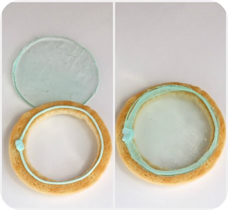 Isomalt adhered to cookie circle Isomalt Cookies, Baby Shower Decorated Cookies, Best Royal Icing Recipe, Russian Tea Cookies, Window Cookies, Stained Glass Cookies, Icing Ideas, Cookie Wedding Favors, Decorate Cookies