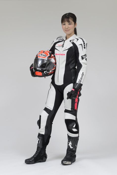 Biker Pose, Racing Suit Women, Female Racer Aesthetic, Female Racer Character Design, Biker Style Women, Motorcycle Race Suit Women, Motor Girl, Women In Combat, Woman On Motorbike