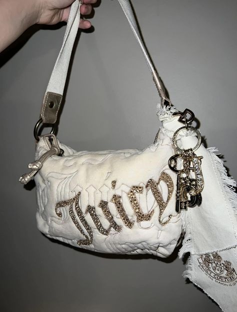 Juicy Couture Bag Aesthetic, Early 2000 Fashion, Juicy Couture Purse Handbags, Juicy Couture Clothes, Juicy Couture Shoulder Bag, Vintage Juicy Couture Bags, Y2k Juicy Couture Bag, Y2k Bags, Mcbling Fashion