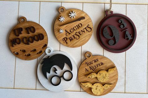 Harry Potter Ornaments - Home & Garden / Completed Projects - the Lettuce Craft Forums Harry Potter Ornaments, Glowforge Projects, Themed Ornaments, Stem Lab, Harry Potter Images, Harry Potter Magic, Handmade Ornaments, Christmas Cookies, Lettuce