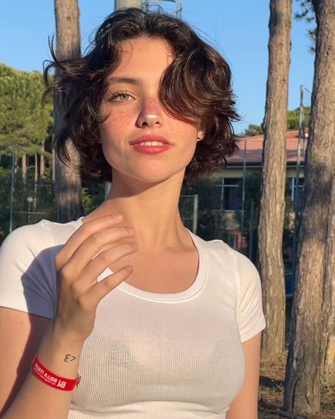 Really Short Hair, Wavy Haircuts, Hair Inspiration Short, Short Wavy Hair, Cute Hairstyles For Short Hair, Short Hair Haircuts, Cut My Hair, Work Week, Short Hairstyles For Women