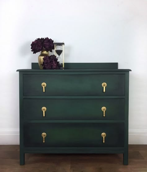 Dark Green Dresser, Gold Chest Of Drawers, Chest Of Drawers Decor, Dresser Ikea, Green Bedroom Furniture, Living Room Chest, Green Painted Furniture, Dark Green Kitchen, Green Dresser