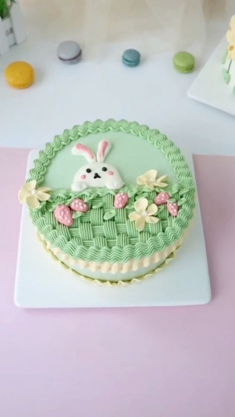 Cute Easter Cakes Simple, Easter Cakes Ideas Creative Beautiful, Bunny Bento Cake, Simple Easter Cake, Spring Cake Designs, Cake Decor Ideas, Easter Cake Designs, Easter Themed Cakes, Easter Desserts Cake