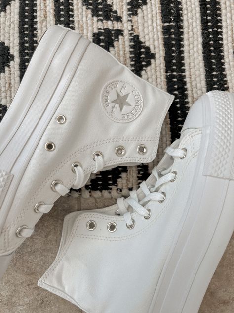 white and gold converse high top platforms White Converse Aesthetic, White Converse Platform, Chuck Taylors Outfit, Platform High Top Converse, High Top Platform Converse, Beige Converse, All White Converse, Gold Converse, White Platform Converse