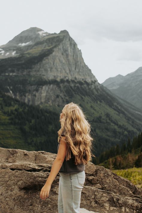 National Park Instagram Pictures, Senior Picture Mountains, Senior Picture Ideas Mountains, Senior Pictures Mountains, Montana Photoshoot, Mountain Photoshoot Ideas, National Park Aesthetic, Mountain Pics, Pretty Senior Pictures