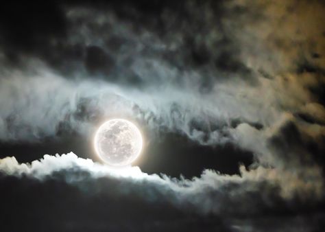 1st full moon after winter solstice in northern hemisphere is called cold moon. The December full moon will occur on Tuesday December 29 2020 December Full Moon, Cold Moon, Wallpaper Moon, Ghost Of Christmas Past, Planetary Science, Most Popular Memes, All In One App, Christmas Past, Learn How To Draw